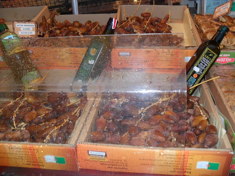 Kurma Deglet Noor Tunisia (Bertangkai)